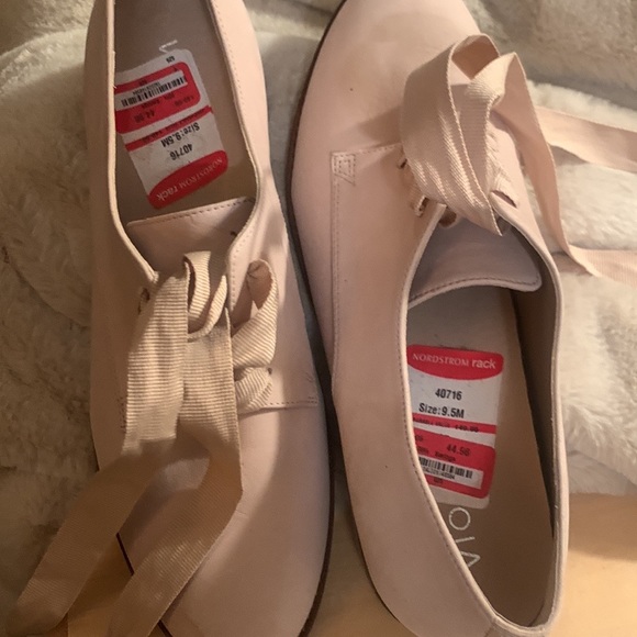 Shoes - Picture 6 of 9